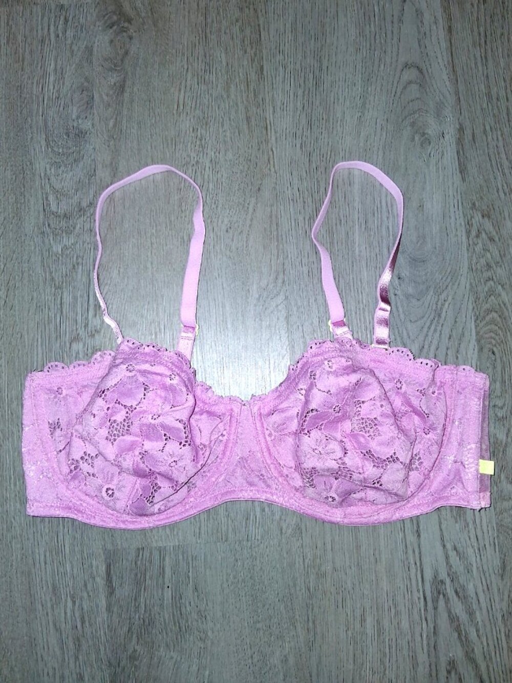 Victoria's Secret Convertible Unlined Soft Cup Bra Size 38C Purple Pink Lace